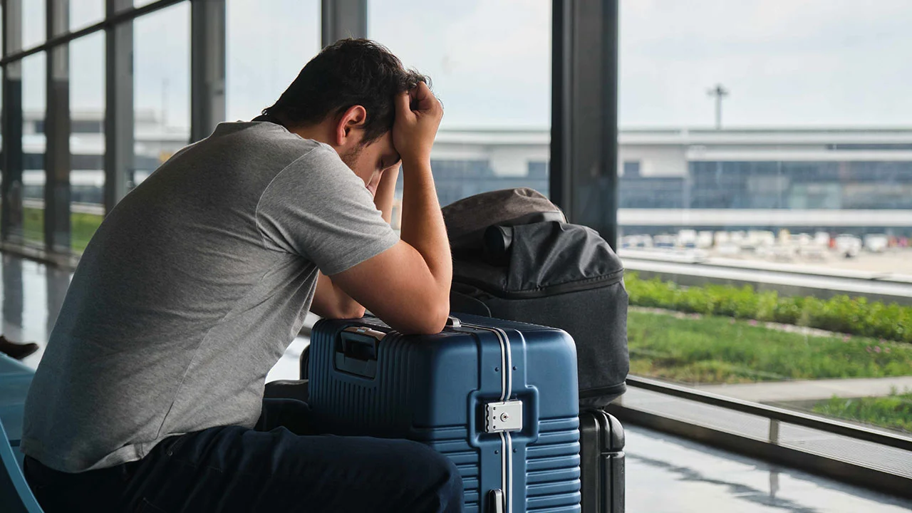 Pasajero varado en aeropuerto Paro Salvaje Aerolíneas Argentinas