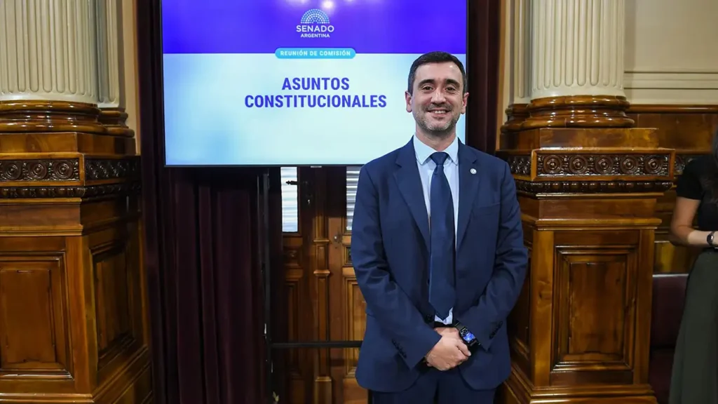 Senador Coto Presidente de la Comisión de Asuntos Constitucionales