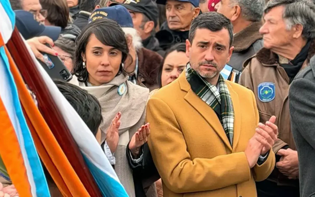 AGUSTÍN COTO ACOMPAÑÓ LA VIGILIA Y EL ACTO CENTRAL DE MALVINAS